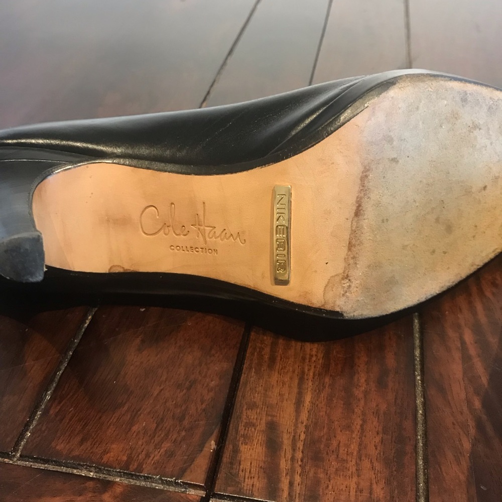 Cole Haan black leather heels size 7.5 - Picture 4 of 7
